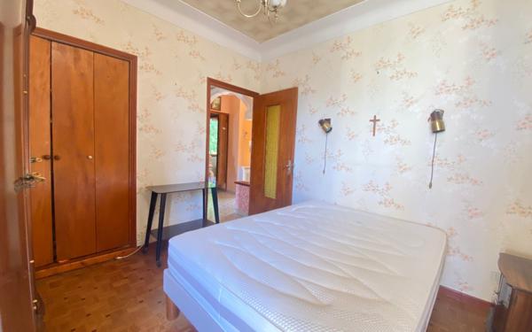 Maison à vendre    5 pièces •  Puylaroque