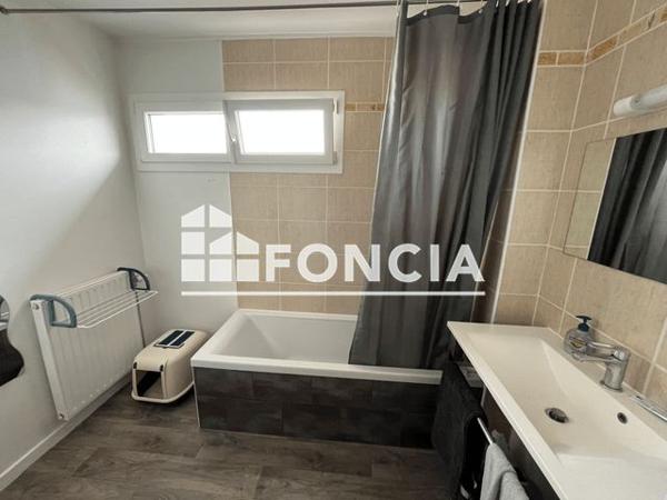 Location Appartement 3 pièces 63.78 m² - 7 ALLEE RUBENS Cholet 49300