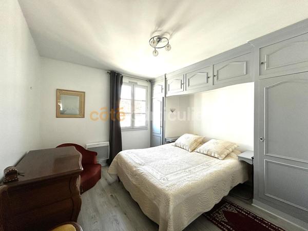 Vente
                Appartement93,1 m² - 4 Pièces -
                    LA ROCHELLE (17000)