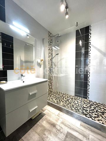 Vente
                Appartement93,1 m² - 4 Pièces -
                    LA ROCHELLE (17000)