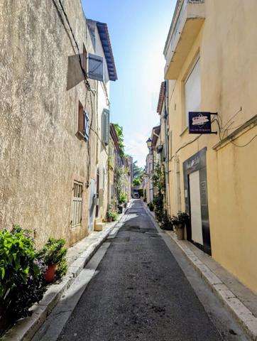 Vente                                                      Appartement
                        
                     5 pièces                      90 m2                     à Martigues