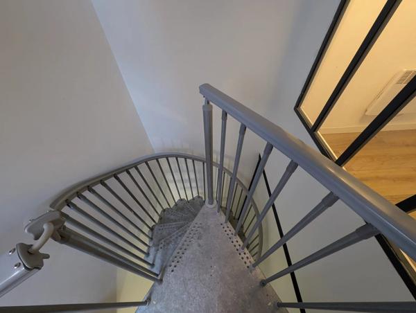 Vente                                                      Appartement
                        
                     5 pièces                      90 m2                     à Martigues