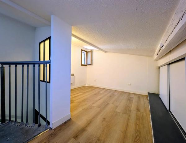 Vente                                                      Appartement
                        
                     5 pièces                      90 m2                     à Martigues