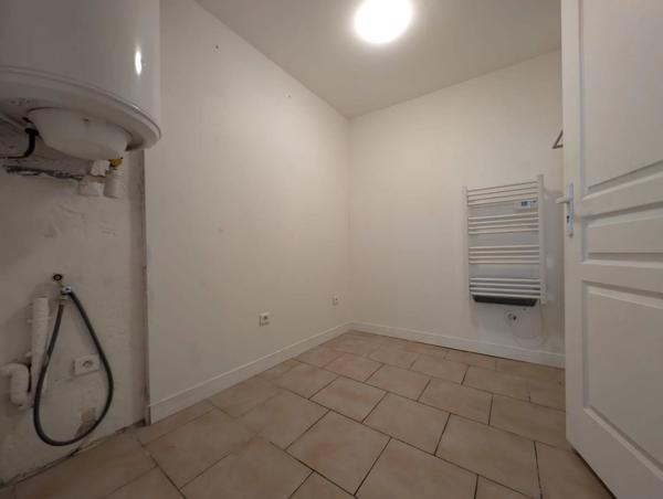 Vente                                                      Appartement
                        
                     5 pièces                      90 m2                     à Martigues