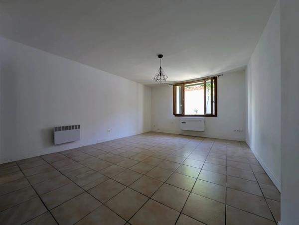 Vente                                                      Appartement
                        
                     5 pièces                      90 m2                     à Martigues