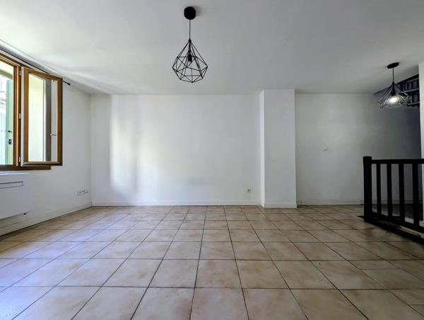 Vente                                                      Appartement
                        
                     5 pièces                      90 m2                     à Martigues