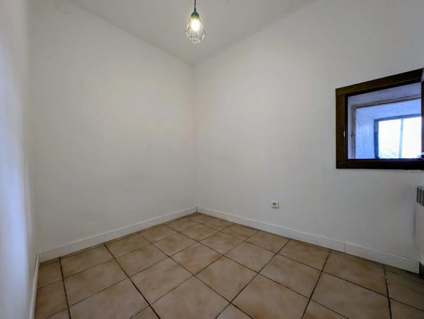 Vente                                                      Appartement
                        
                     5 pièces                      90 m2                     à Martigues
