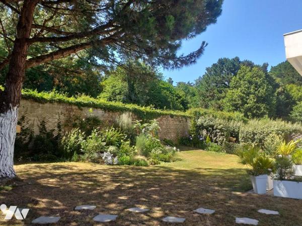 PROCHE PORT T4 de 90m² avec jardin privatif de 200m² Garage (+partie cave) et parking