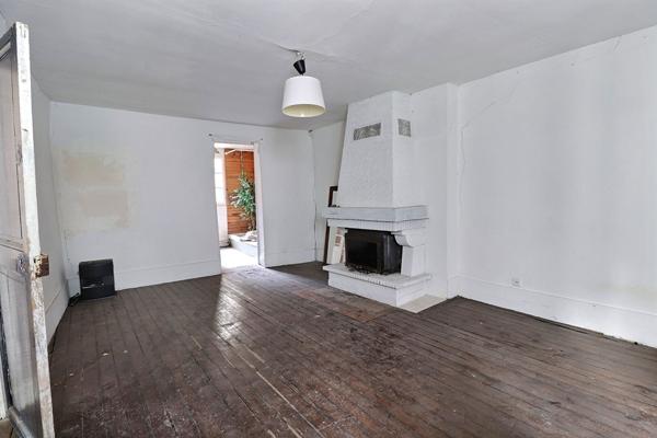 Vaste bâtisse de caractère début du XXème siècle Maisons Laffitte 10 pièce(s) 200 m2, cour intérieure, cave voutée !