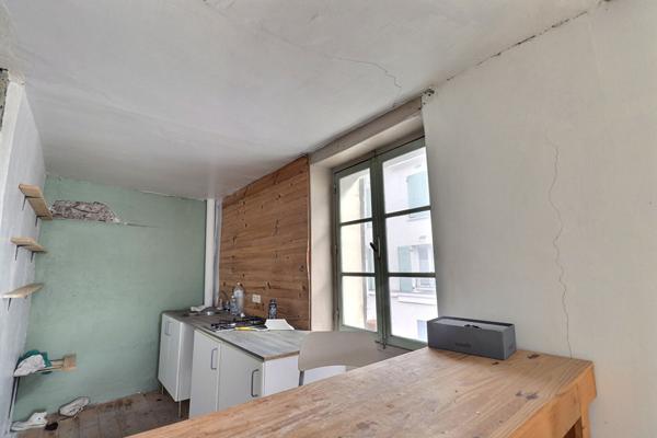 Vaste bâtisse de caractère début du XXème siècle Maisons Laffitte 10 pièce(s) 200 m2, cour intérieure, cave voutée !