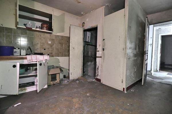 Vaste bâtisse de caractère début du XXème siècle Maisons Laffitte 10 pièce(s) 200 m2, cour intérieure, cave voutée !