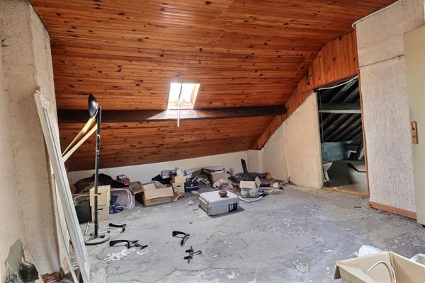 Vaste bâtisse de caractère début du XXème siècle Maisons Laffitte 10 pièce(s) 200 m2, cour intérieure, cave voutée !