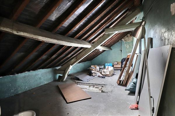 Vaste bâtisse de caractère début du XXème siècle Maisons Laffitte 10 pièce(s) 200 m2, cour intérieure, cave voutée !