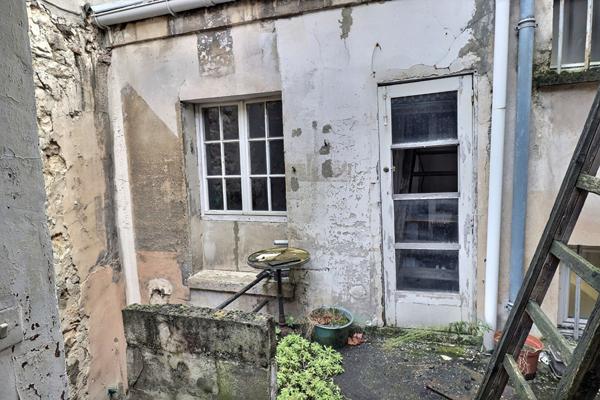 Vaste bâtisse de caractère début du XXème siècle Maisons Laffitte 10 pièce(s) 200 m2, cour intérieure, cave voutée !