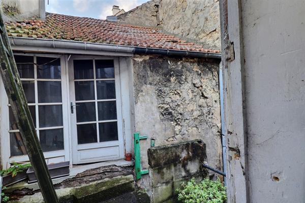 Vaste bâtisse de caractère début du XXème siècle Maisons Laffitte 10 pièce(s) 200 m2, cour intérieure, cave voutée !