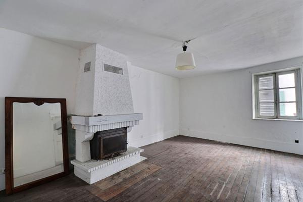 Vaste bâtisse de caractère début du XXème siècle Maisons Laffitte 10 pièce(s) 200 m2, cour intérieure, cave voutée !