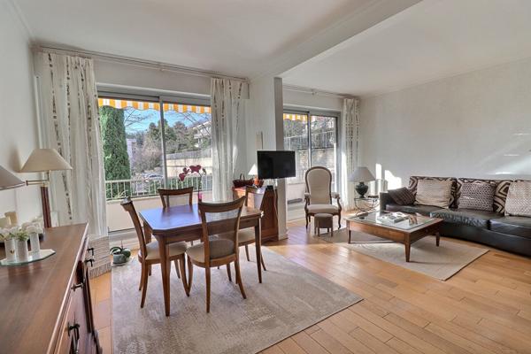 Appartement Mesnil-le-roi 5p 3ch 109 m2