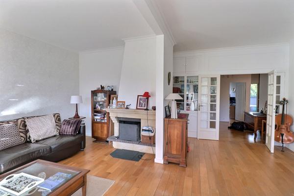 Appartement Mesnil-le-roi 5p 3ch 109 m2