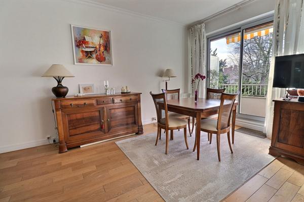 Appartement Mesnil-le-roi 5p 3ch 109 m2