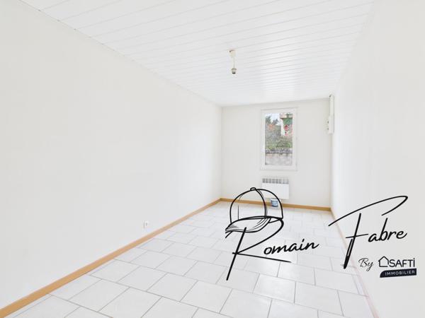 Hangar de 600m2 avec 3 logements indépendants entièrement rénovés