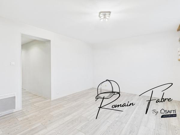 Hangar de 600m2 avec 3 logements indépendants entièrement rénovés