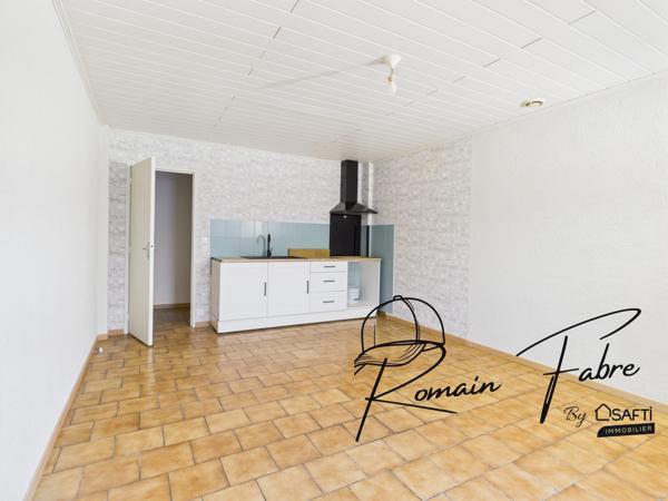 Hangar de 600m2 avec 3 logements indépendants entièrement rénovés