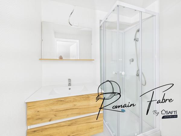 Hangar de 600m2 avec 3 logements indépendants entièrement rénovés