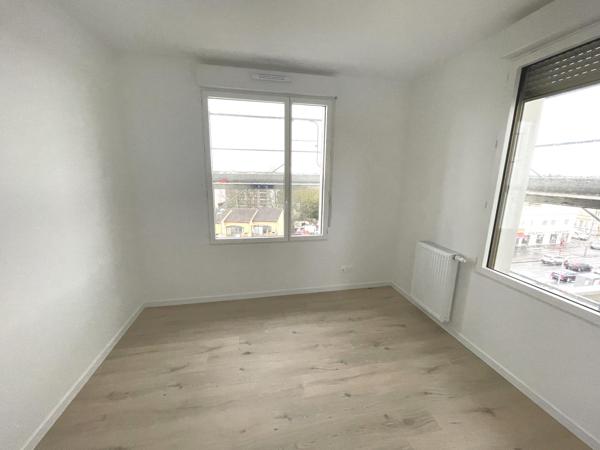 Disponible au Pied du Tram - Avec Terrasse et Parkings