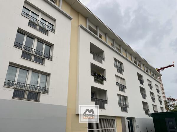 BORDEAUX quartier Sainte-Croix, à vendre appartement avec une chambre, balcon et parking couvert sécurisé