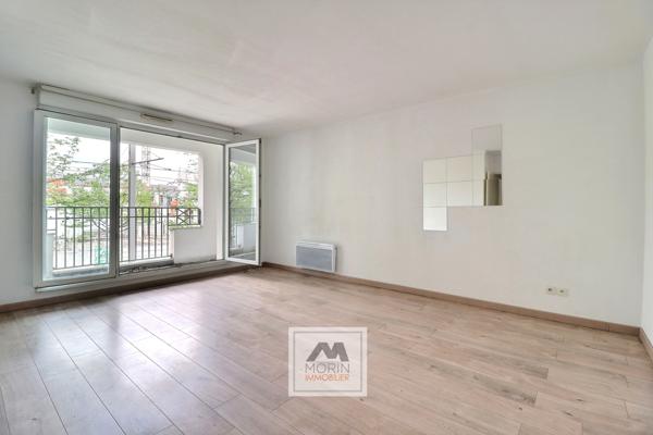 BORDEAUX quartier Sainte-Croix, à vendre appartement avec une chambre, balcon et parking couvert sécurisé