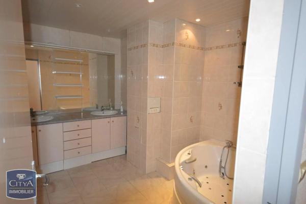 Appartement à louer 4 pièces 80m² Cholet (49300)