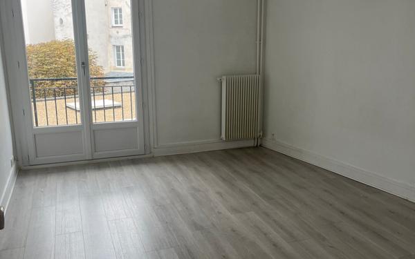 Appartement à louer    5 pièces •  Tours