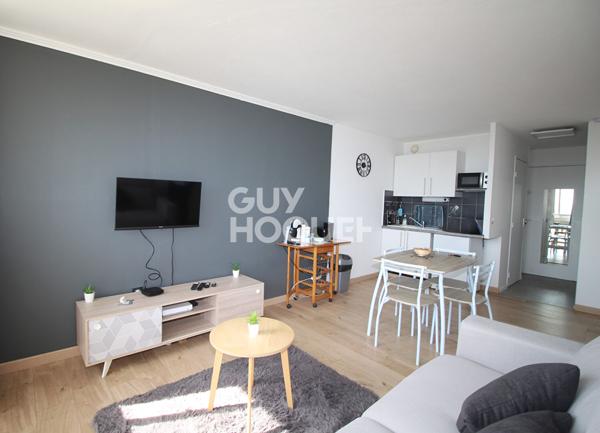 À louer -  Studio meublé à l'année de 24 m² en résidence avec piscine