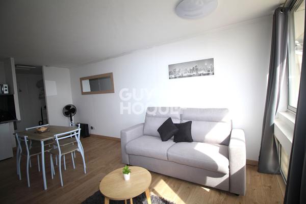 À louer -  Studio meublé à l'année de 24 m² en résidence avec piscine