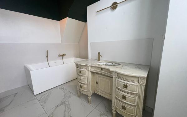 Appartement à louer    3 pièces • 92,62 m2 Étampes