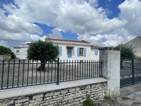 Maison de Village avec piscine et garages Muron (17430)