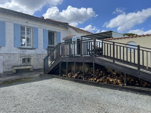 Maison de Village avec piscine et garages Muron (17430)