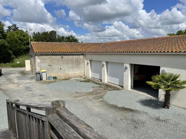 Maison de Village avec piscine et garages Muron (17430)