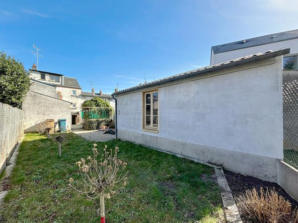 ORLEANS Saint Vincent- MAISON DE VILLE de 132M2 - 4 CHAMBRES - JARDIN - CAVE - DEPENDANCES - A 1h de Paris