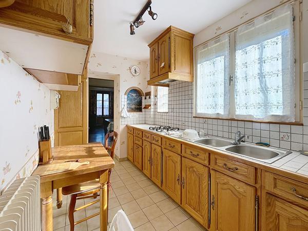 ORLEANS Saint Vincent- MAISON DE VILLE de 132M2 - 4 CHAMBRES - JARDIN - CAVE - DEPENDANCES - A 1h de Paris