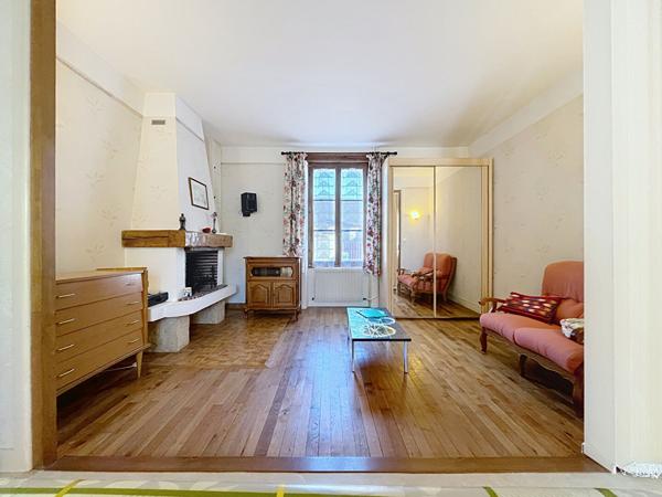 ORLEANS Saint Vincent- MAISON DE VILLE de 132M2 - 4 CHAMBRES - JARDIN - CAVE - DEPENDANCES - A 1h de Paris