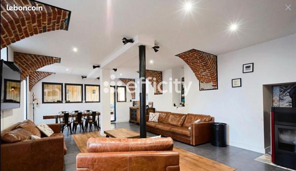 Maison
         5 pièces
        - 219 m² 330 000 € *