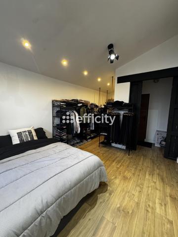 Maison
         5 pièces
        - 219 m² 330 000 € *