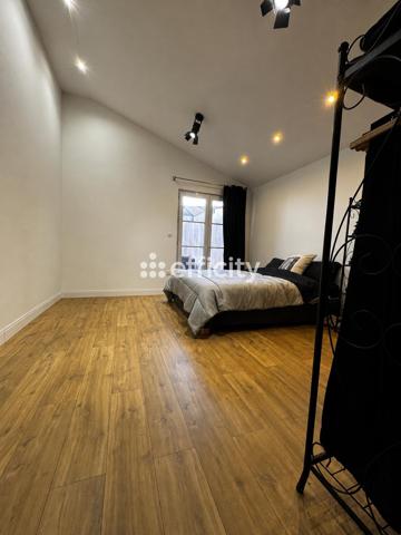 Maison
         5 pièces
        - 219 m² 330 000 € *