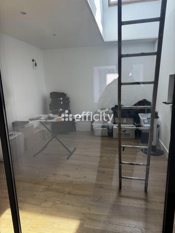 Maison
         5 pièces
        - 219 m² 330 000 € *