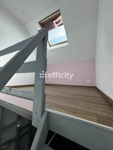 Maison
         5 pièces
        - 219 m² 330 000 € *