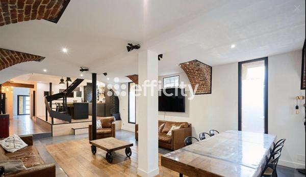 Maison
         5 pièces
        - 219 m² 330 000 € *