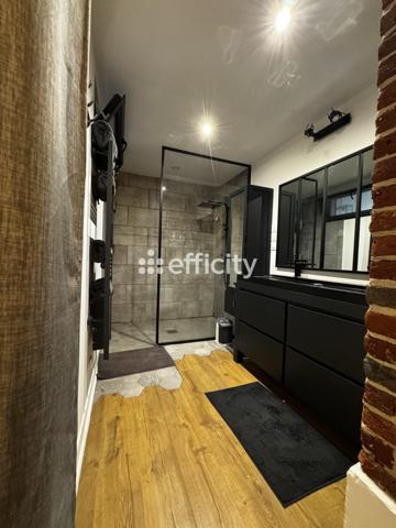Maison
         5 pièces
        - 219 m² 330 000 € *