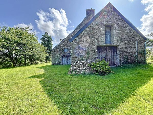 Maison Arzano 4 chambres, avec grand terrain et dépendances, à 10 minutes de QUIMPERLE