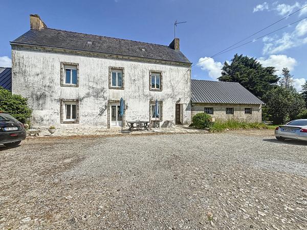 Maison Arzano 4 chambres, avec grand terrain et dépendances, à 10 minutes de QUIMPERLE